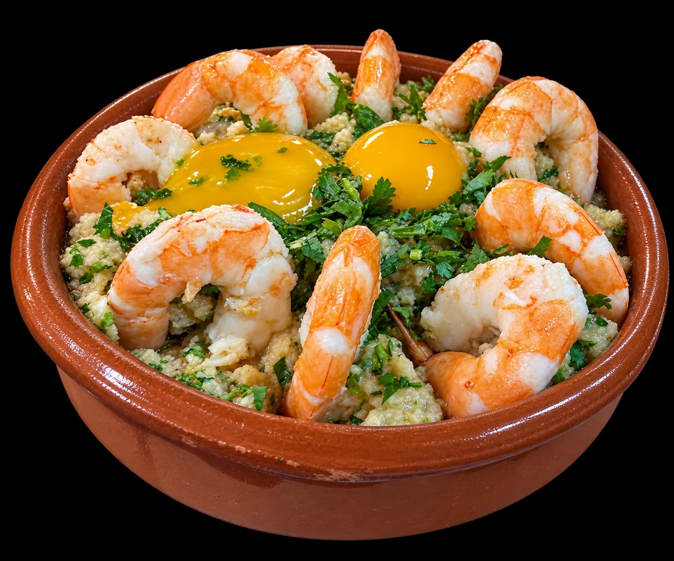 Composição recortada de açorda de gambas numa tigela de barro